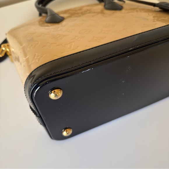 ❤️ AUTHENTIC Louis Vuitton Lockit Beige and Black Vernis Patent Leather LV - Picture 7 of 15